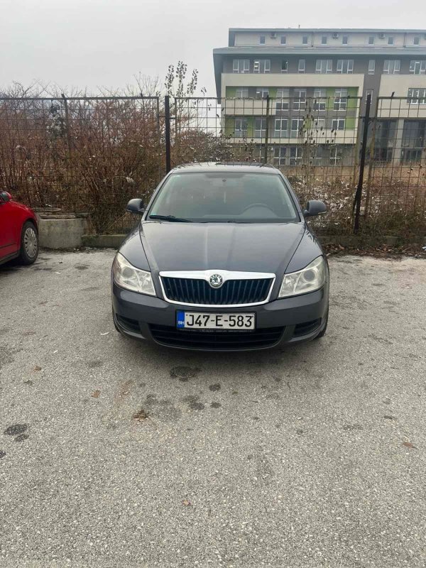 Automobil