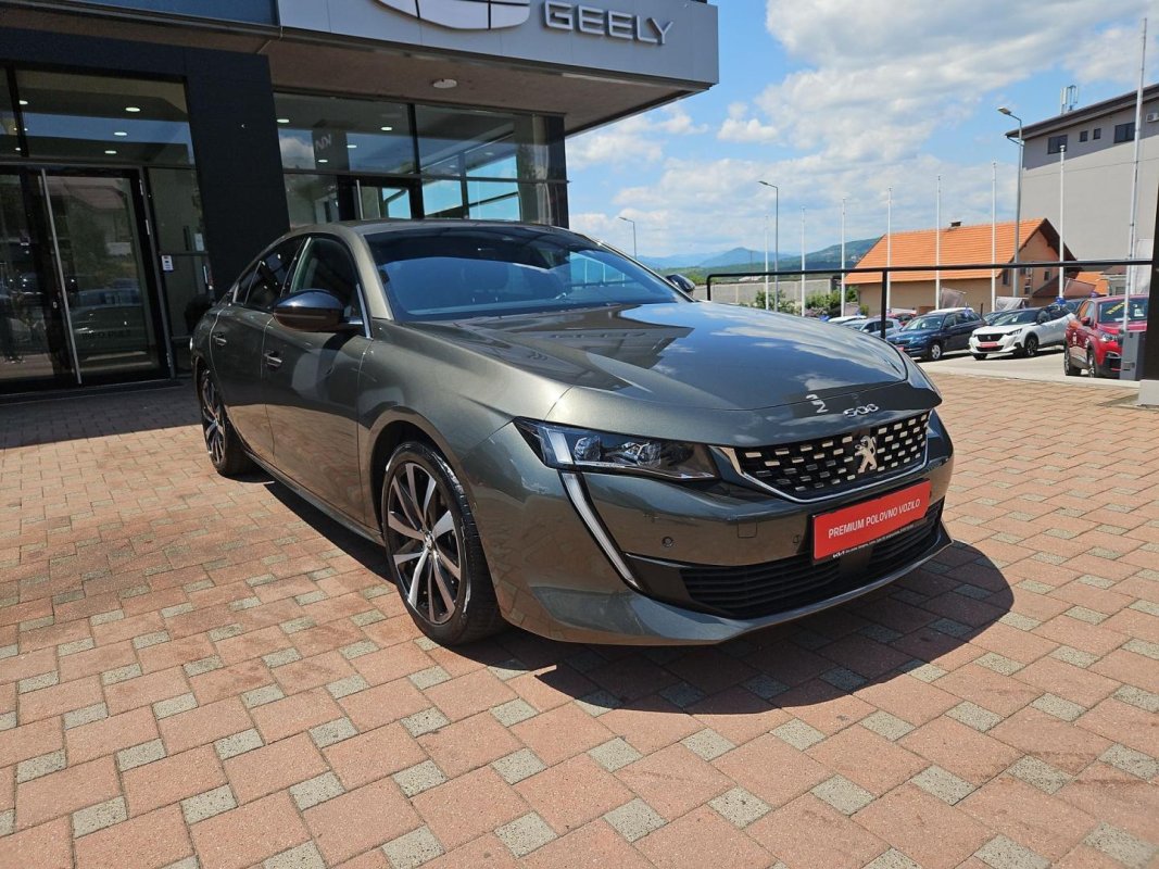 Automobil