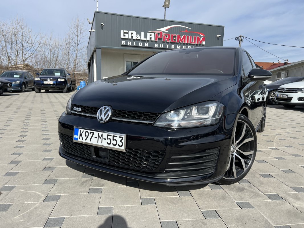 Automobil