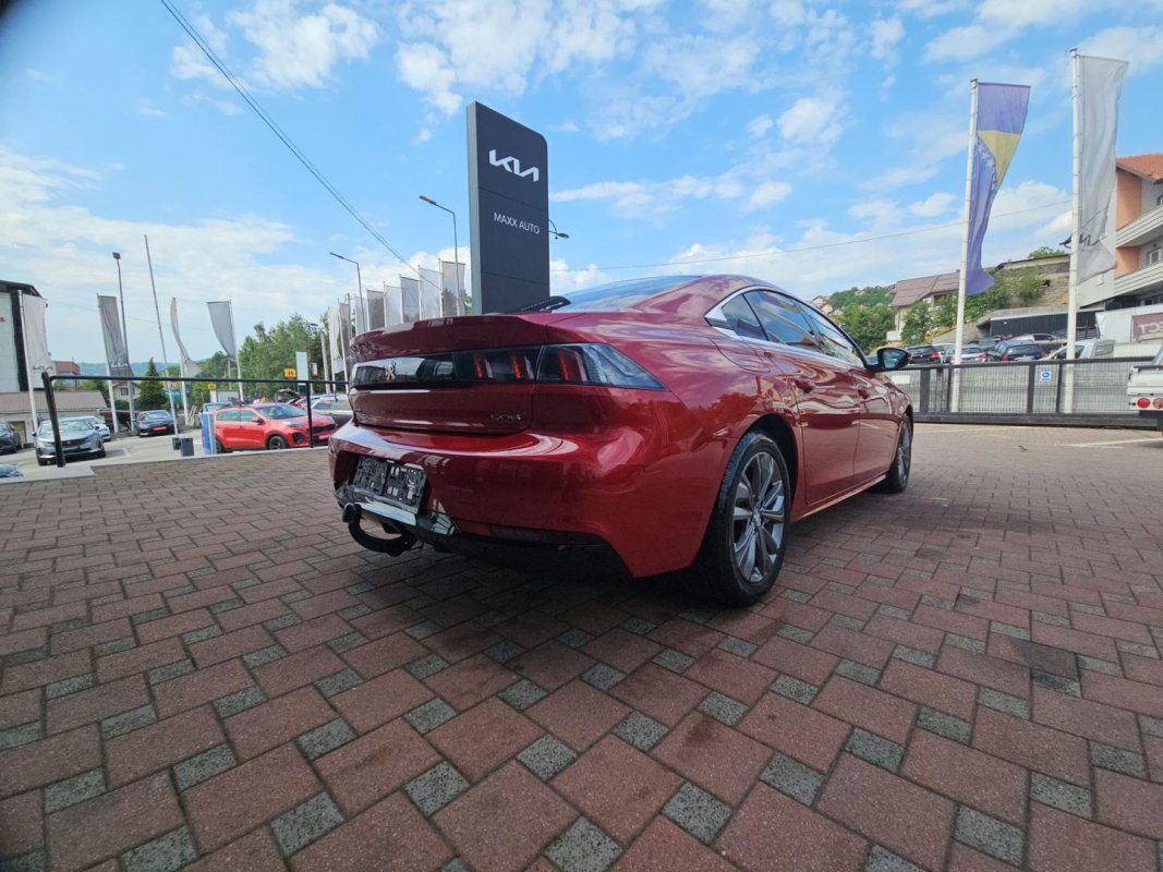 Automobil