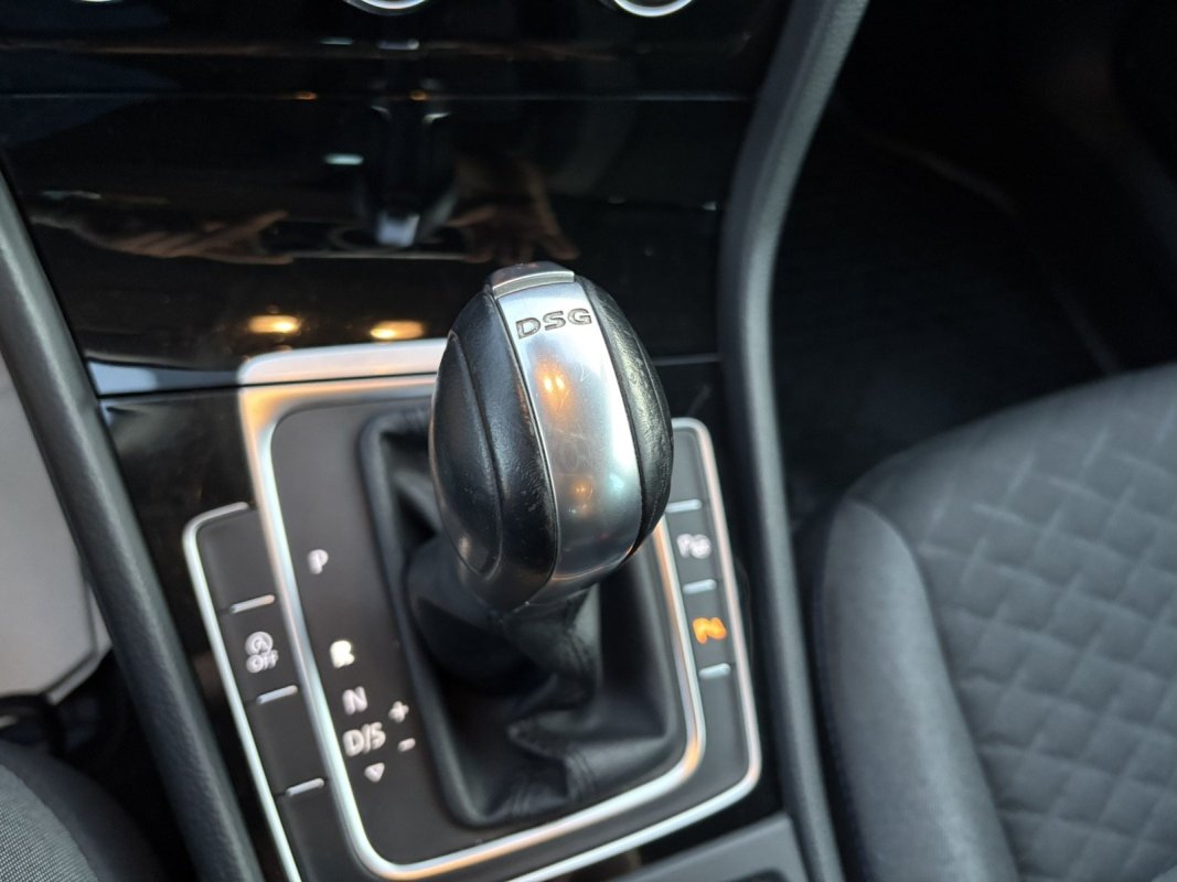Automobil