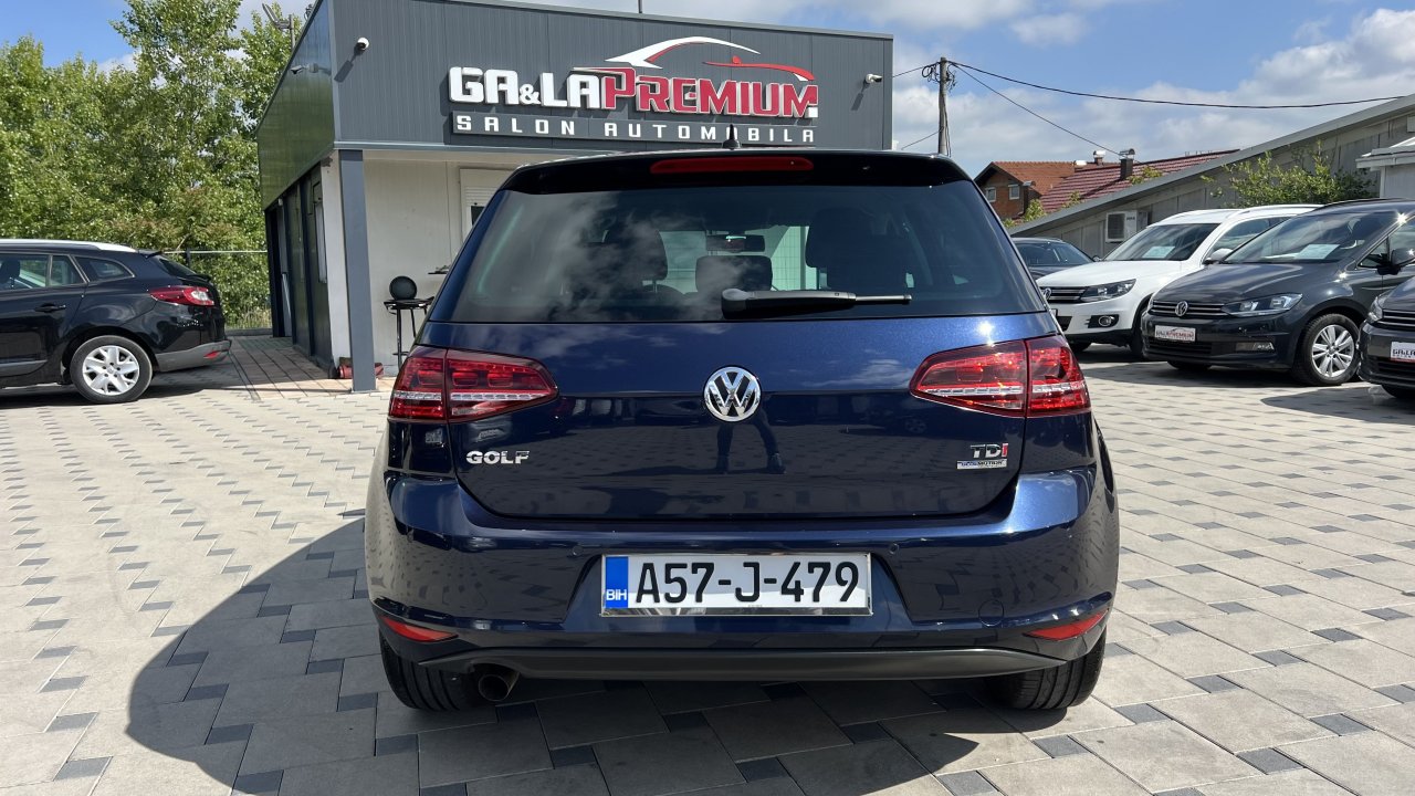Automobil