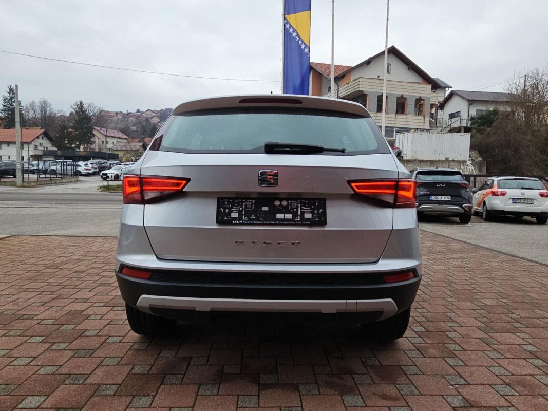 Automobil