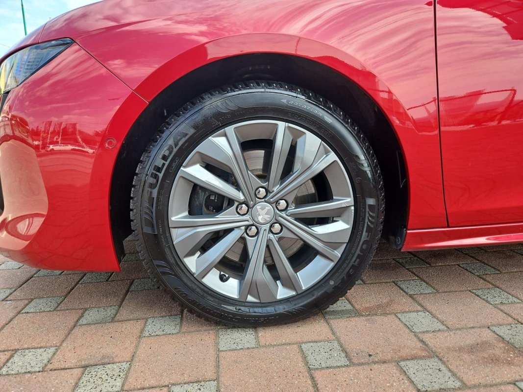 Automobil