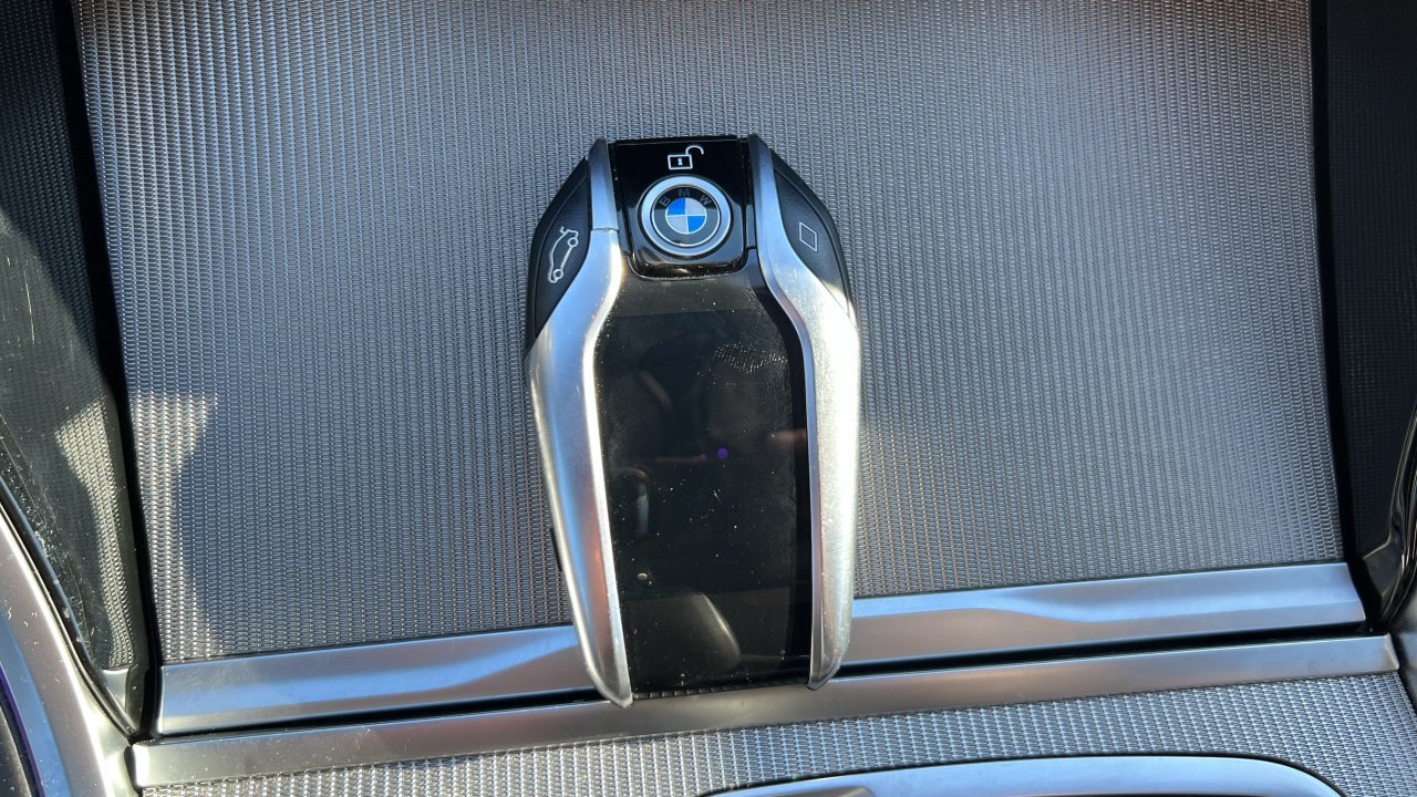 Automobil