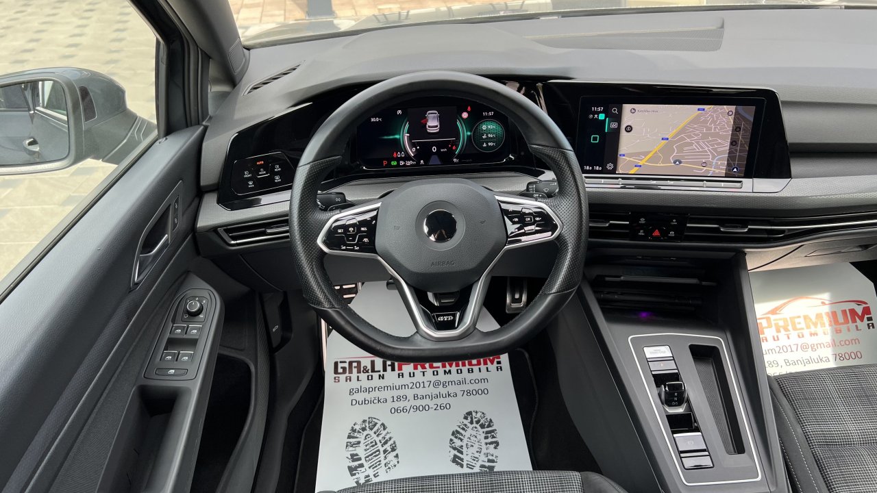 Automobil