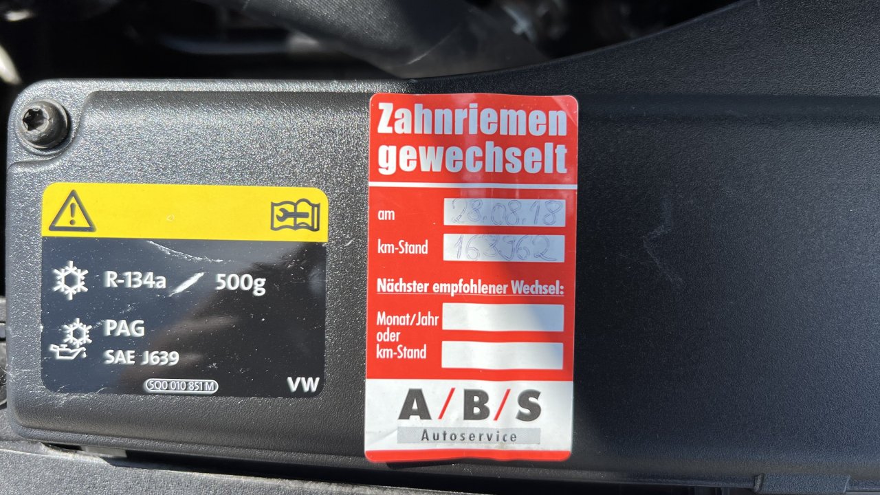 Automobil