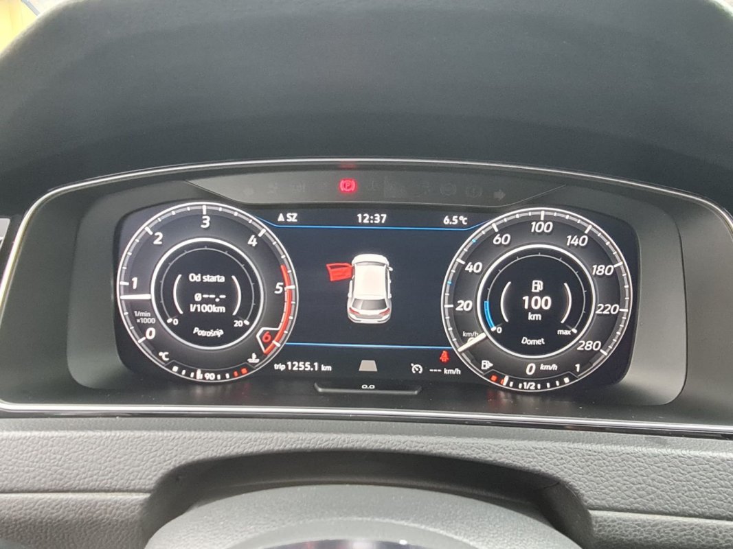 Automobil