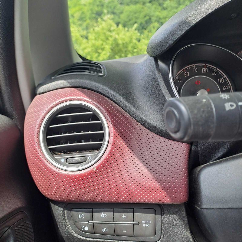 Automobil