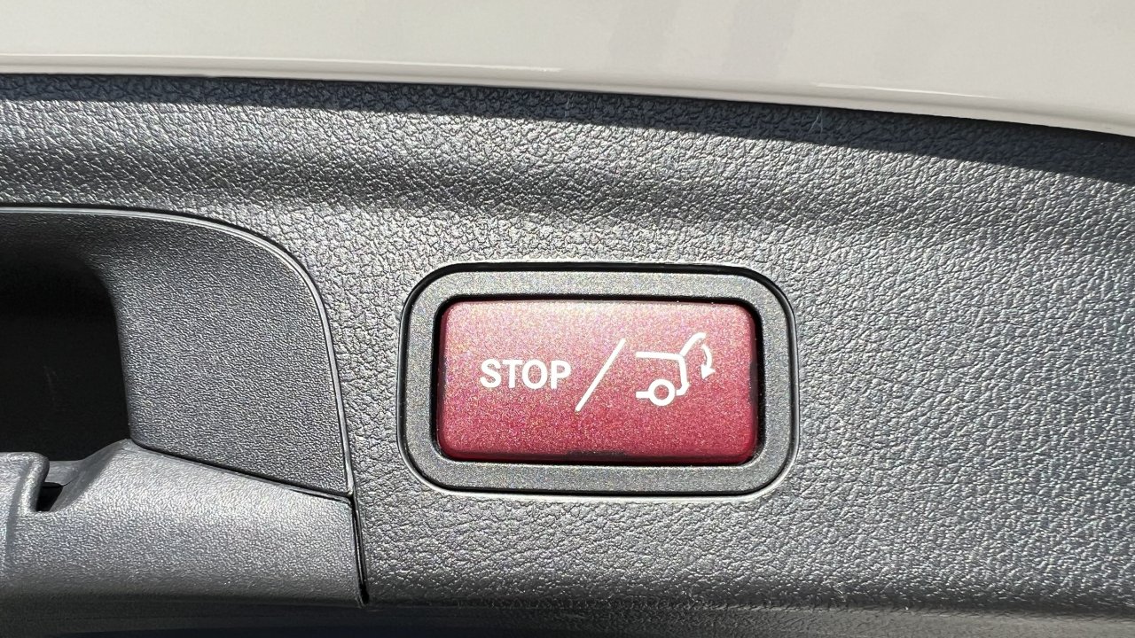 Automobil