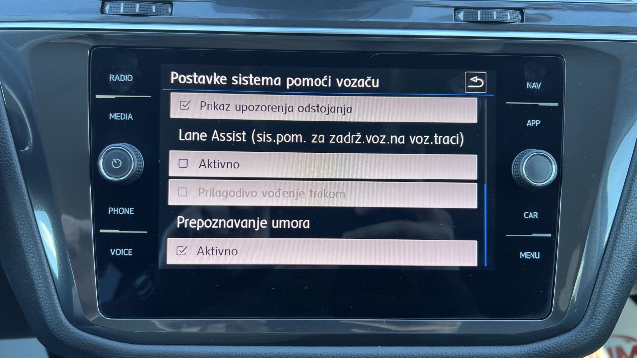 Automobil