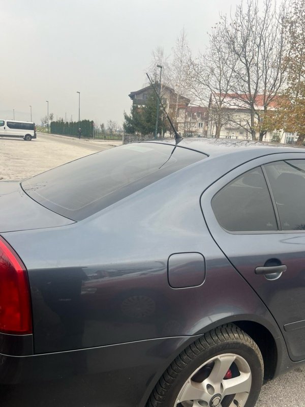 Automobil