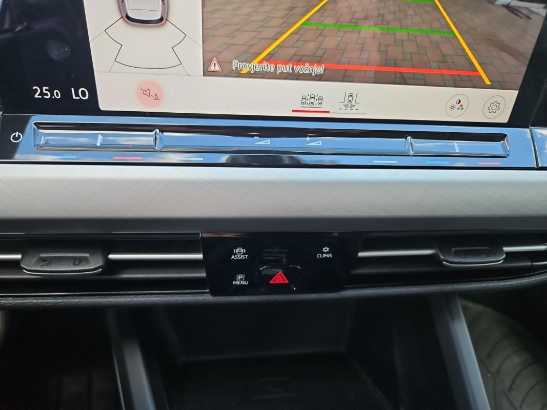 Automobil