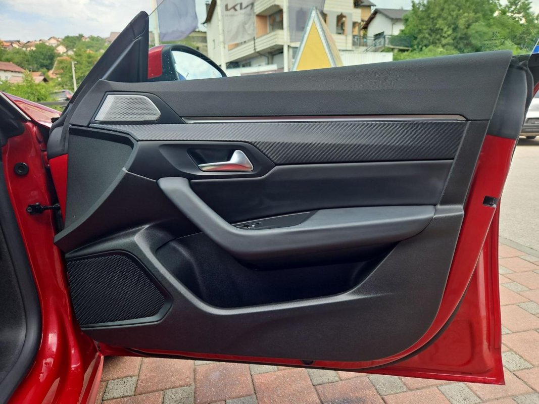 Automobil