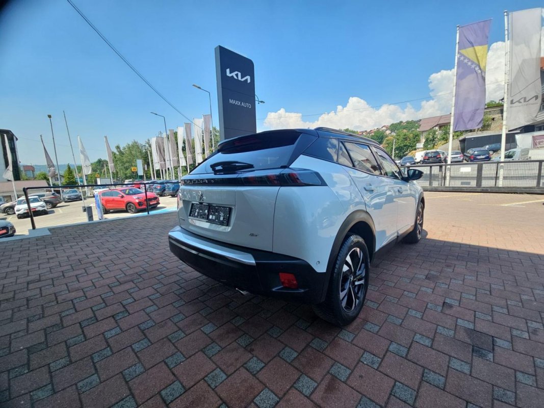 Automobil