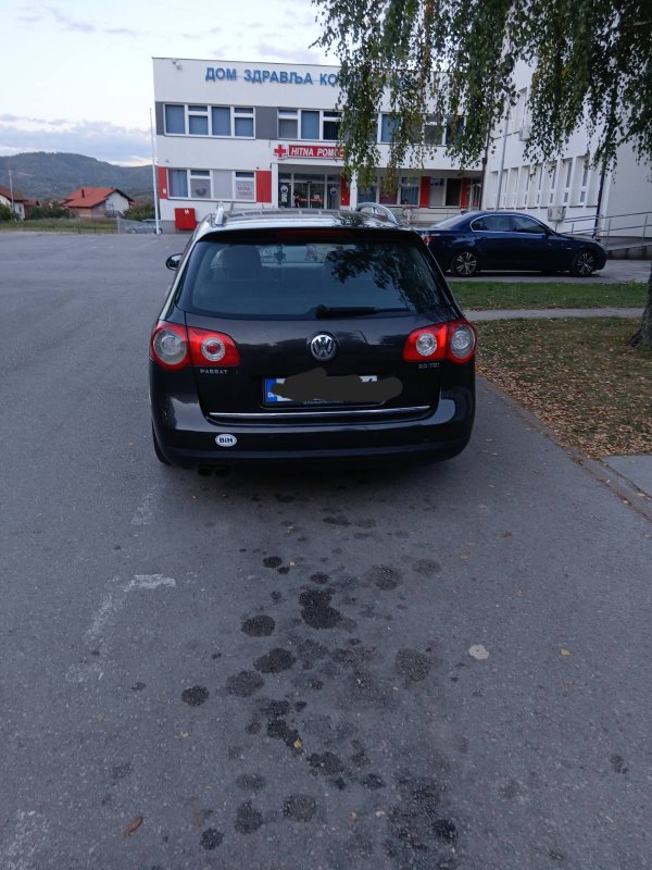 Automobil