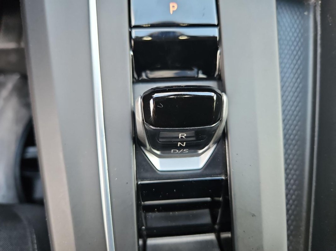 Automobil
