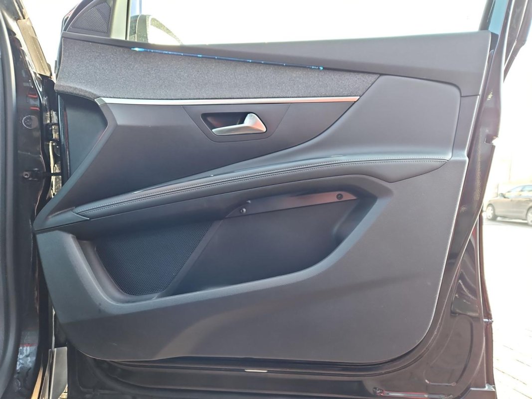 Automobil