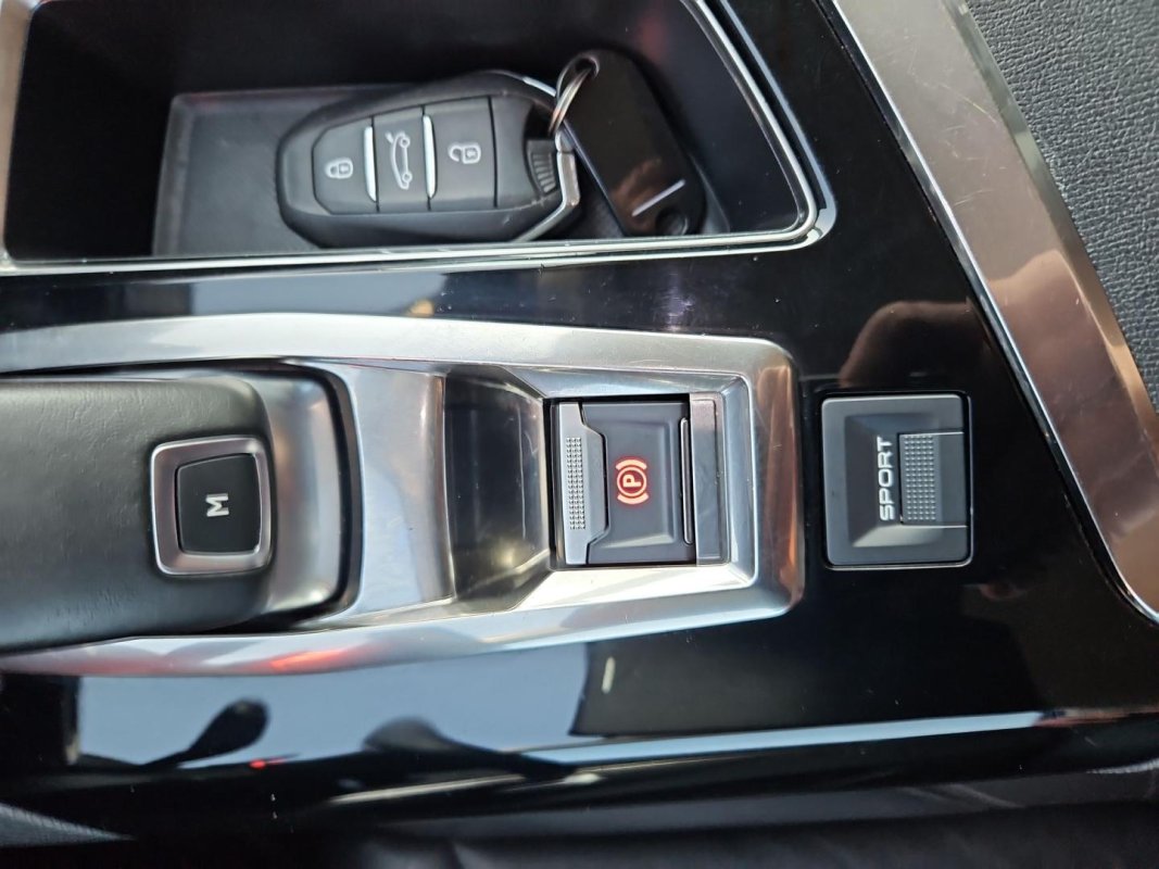 Automobil