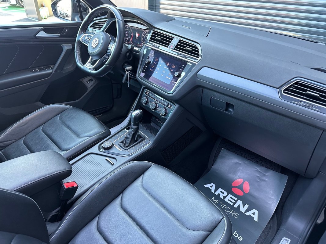 Automobil