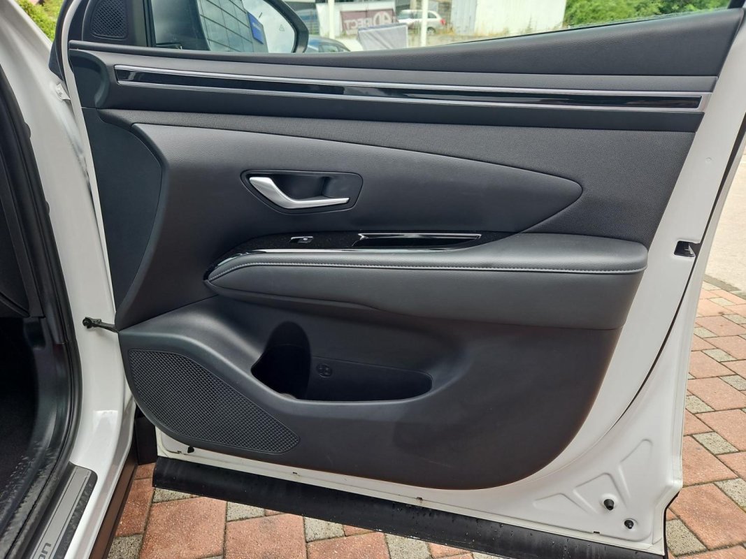 Automobil
