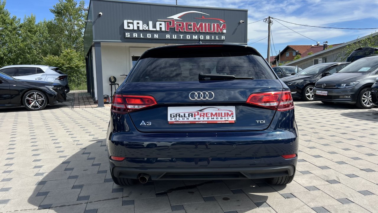 Automobil