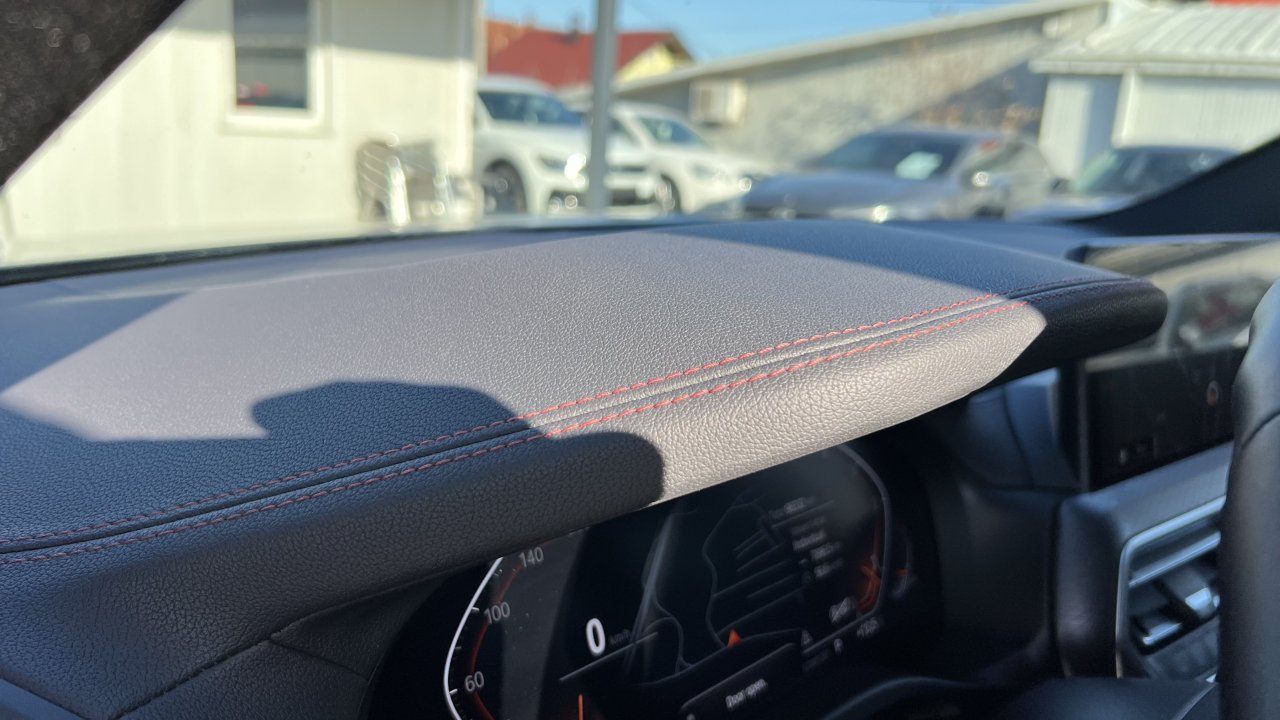 Automobil