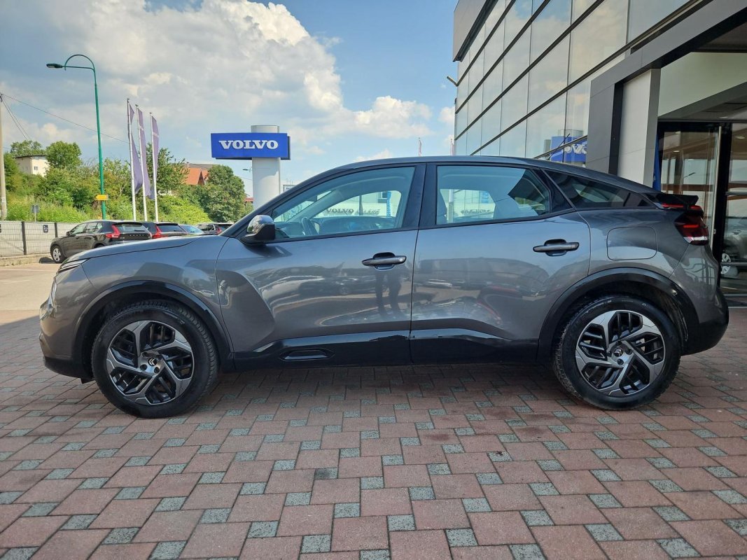 Automobil