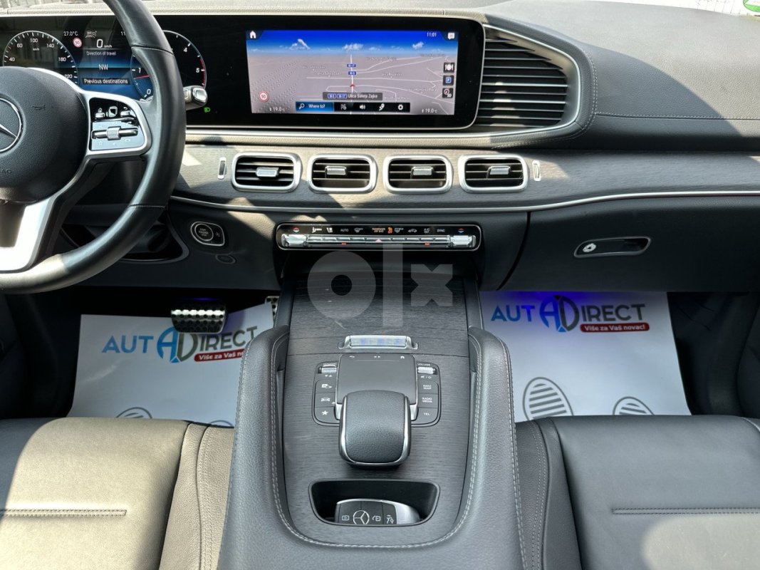 Automobil