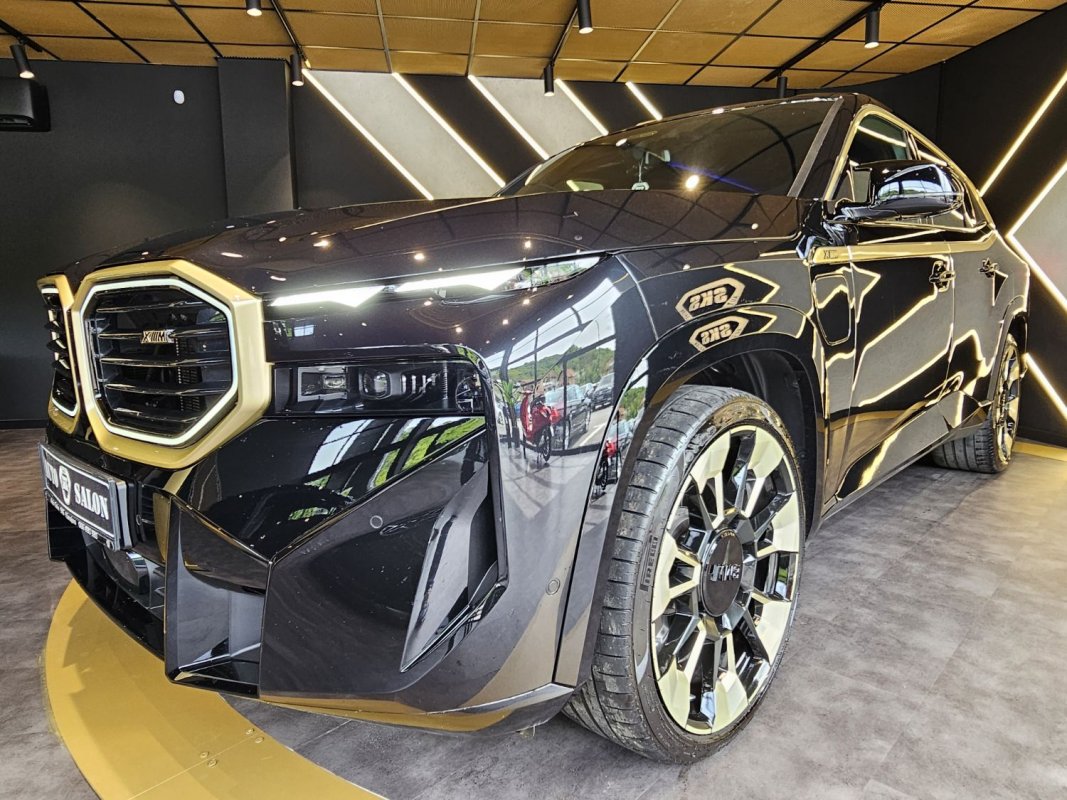 Automobil