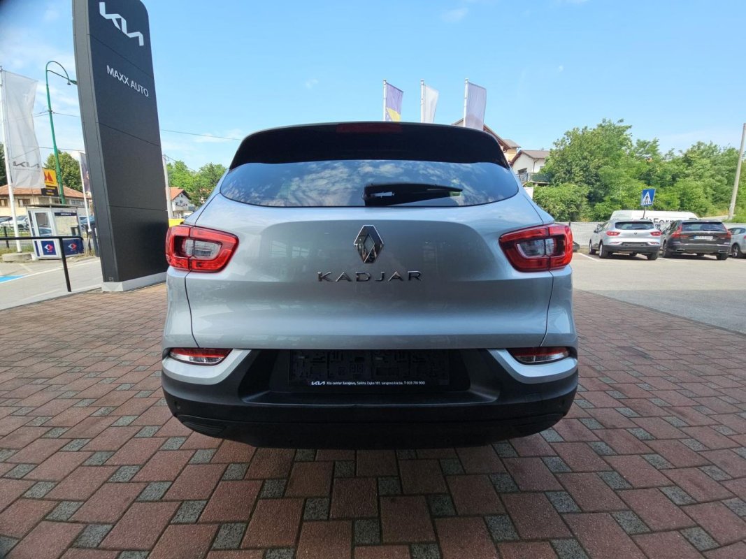 Automobil