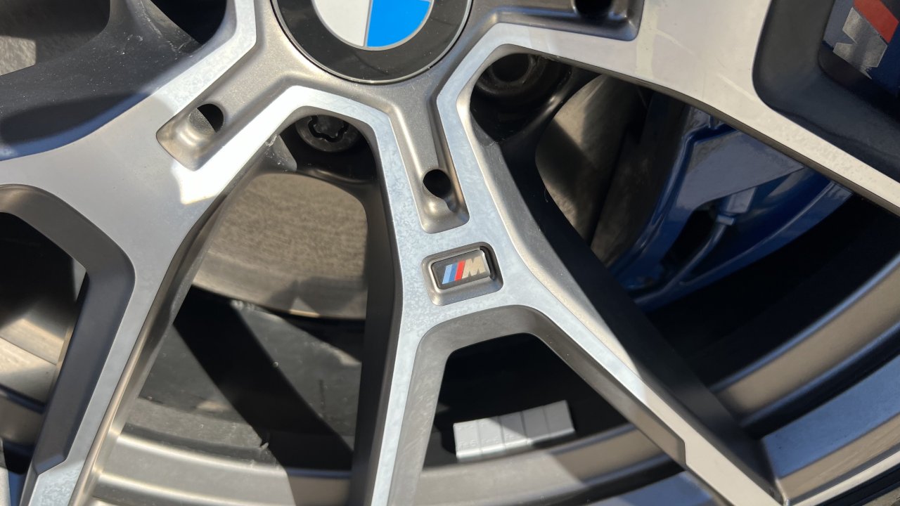 Automobil