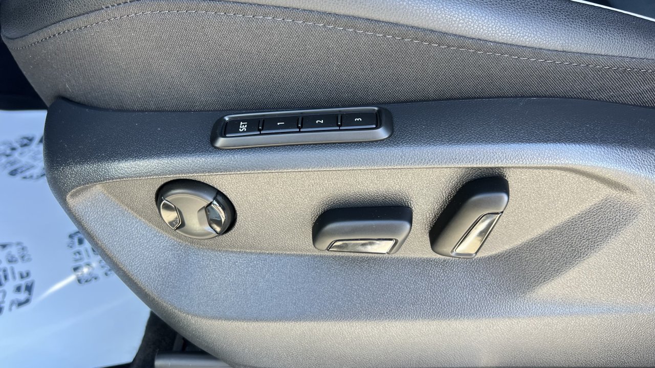 Automobil