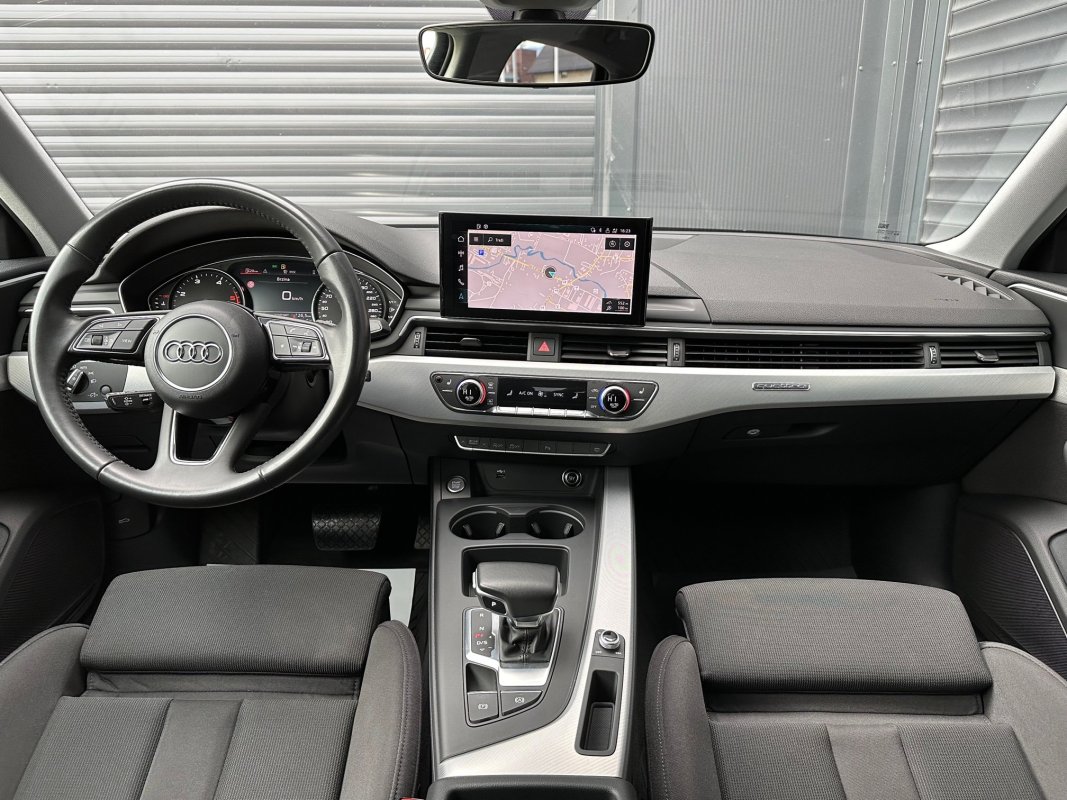 Automobil
