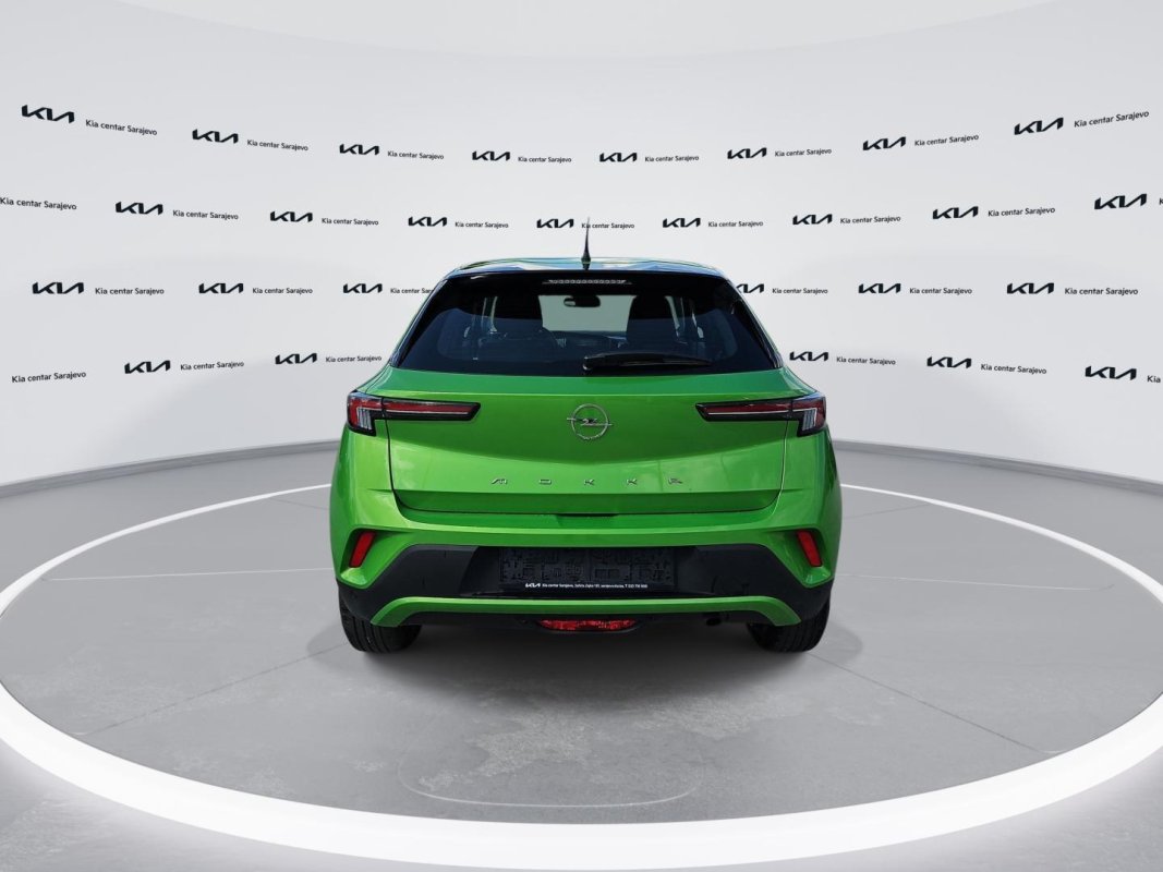 Automobil