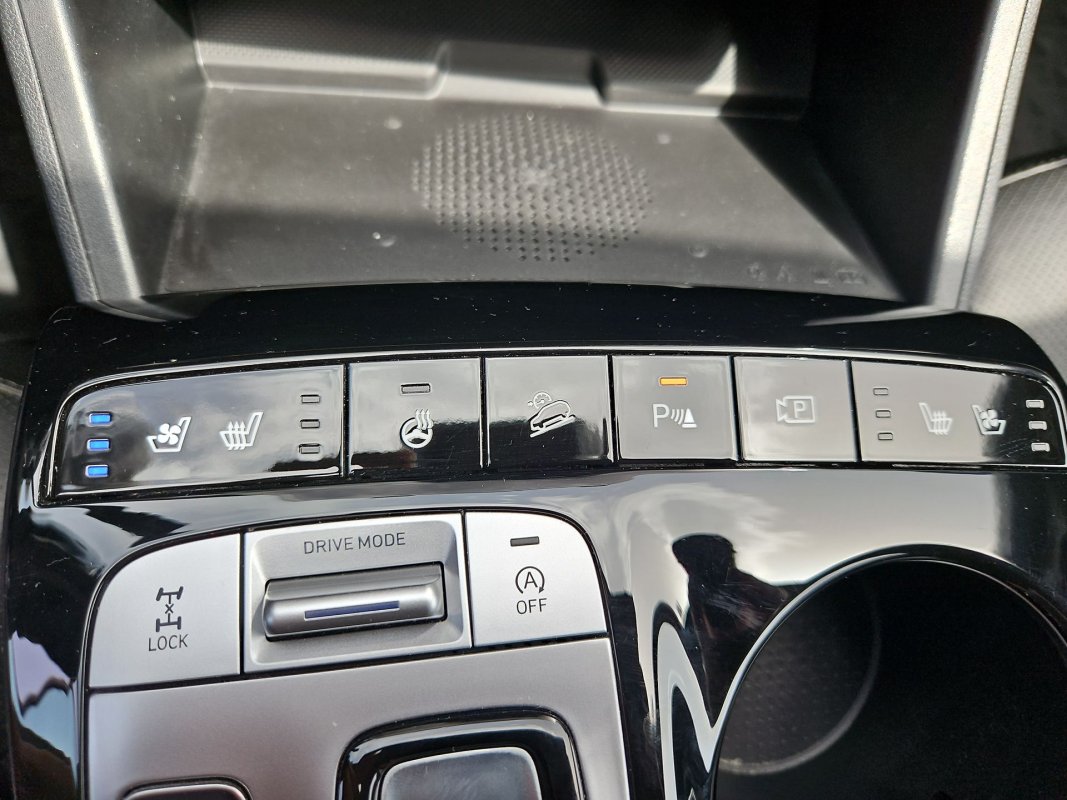 Automobil