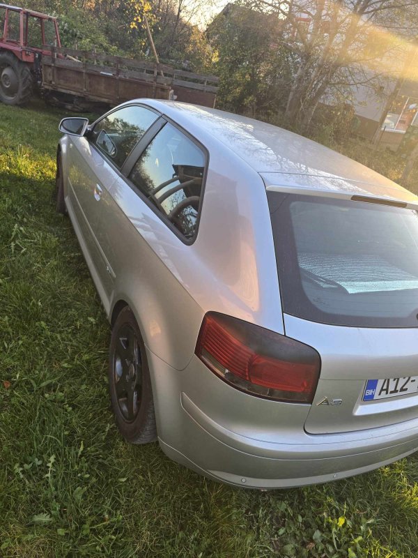 Automobil