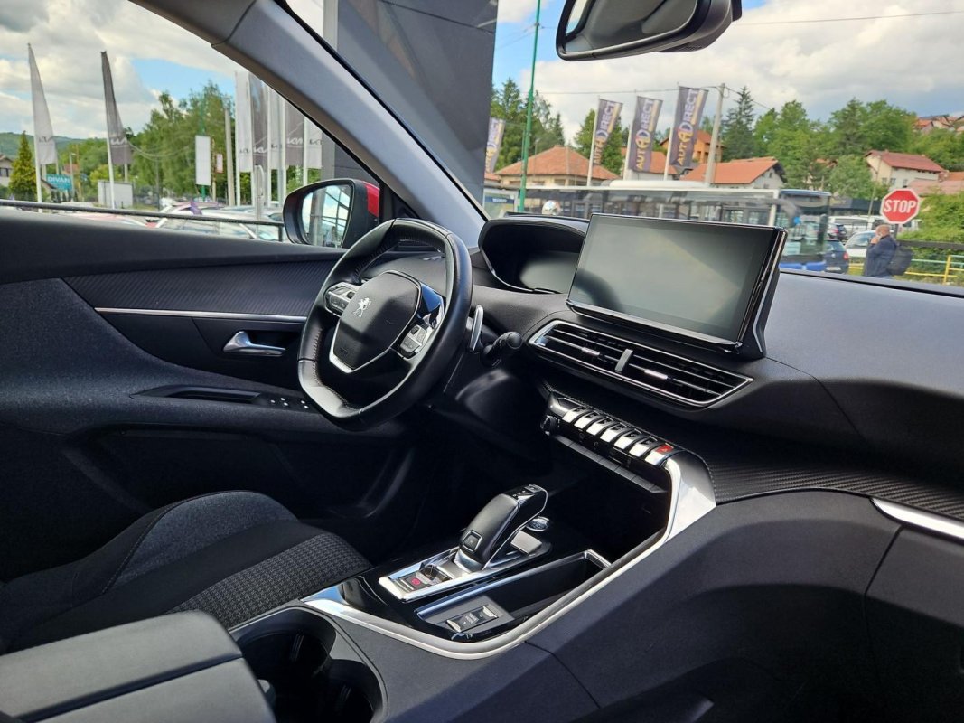Automobil