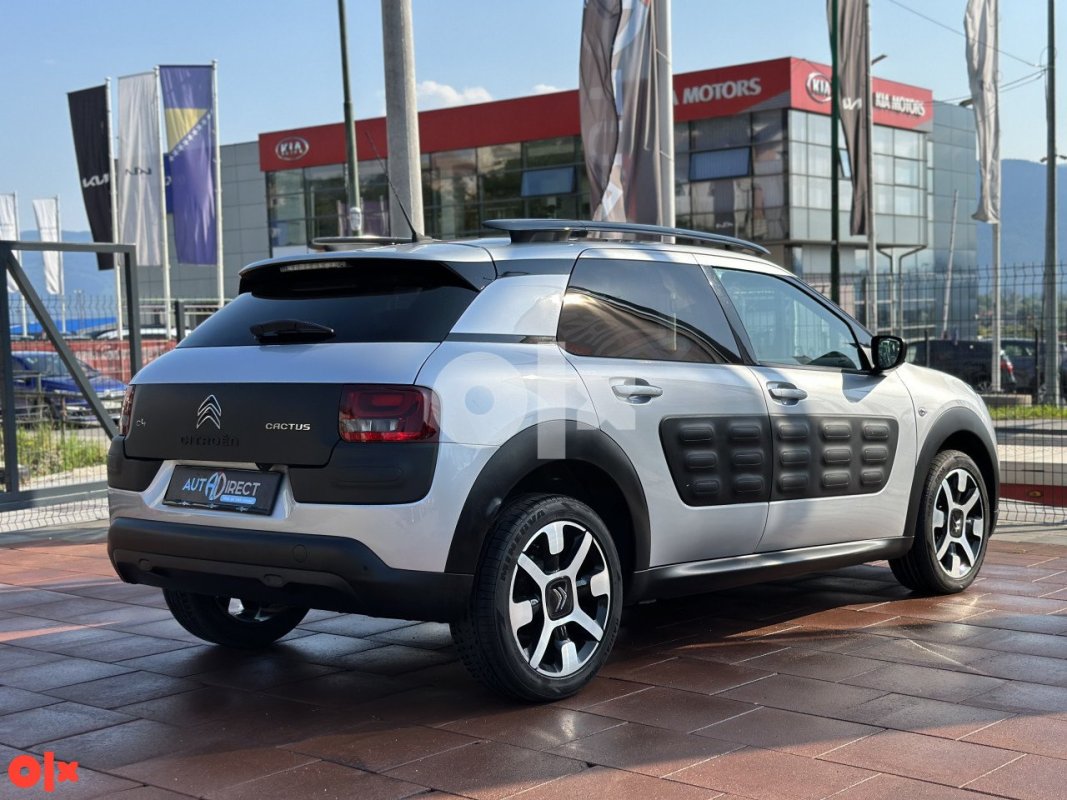 Automobil