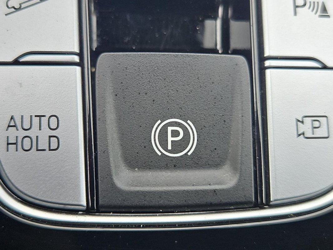 Automobil