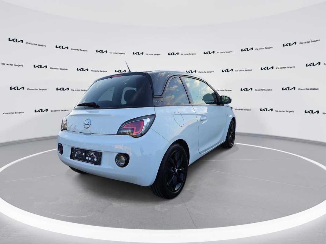 Automobil
