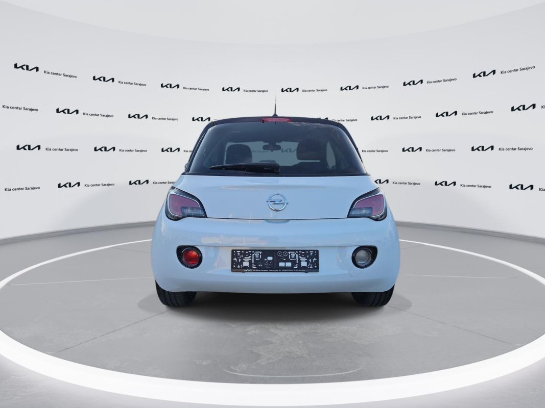 Automobil