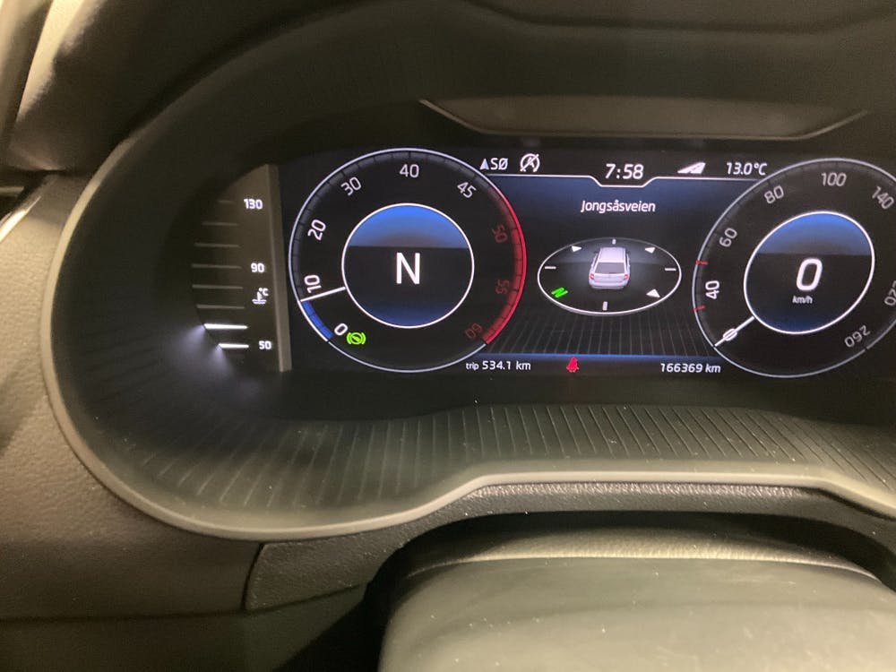 Automobil