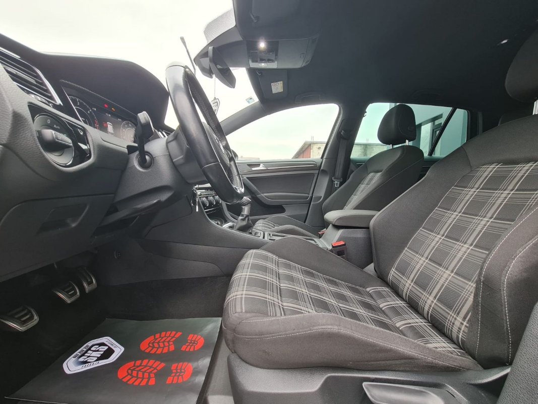 Automobil