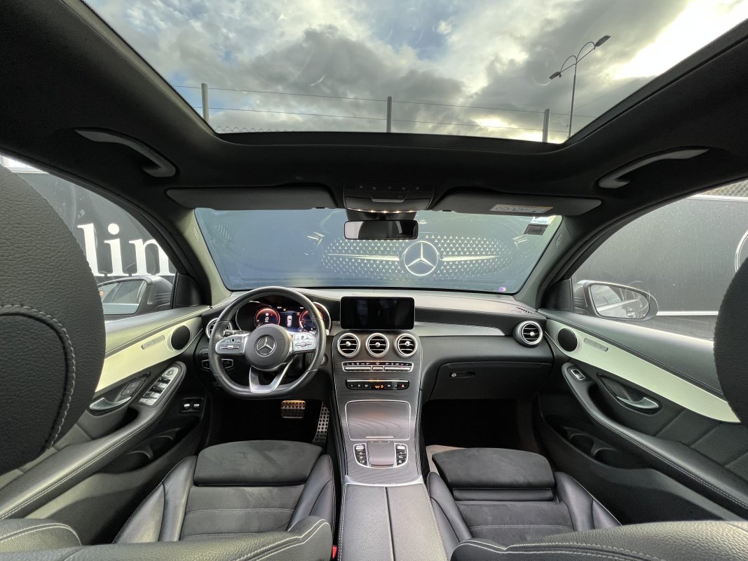 Automobil