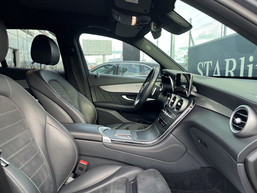 Automobil