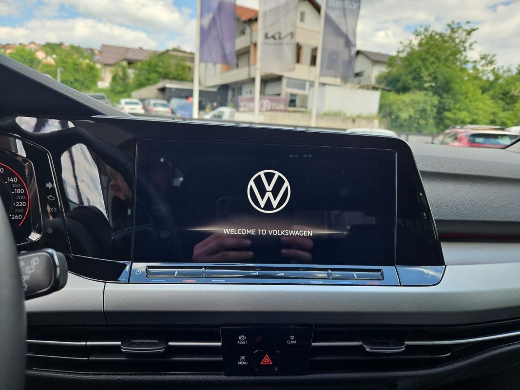 Automobil