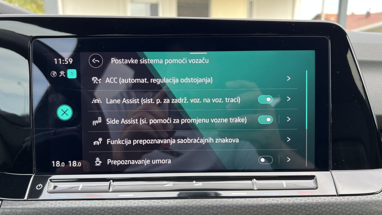 Automobil