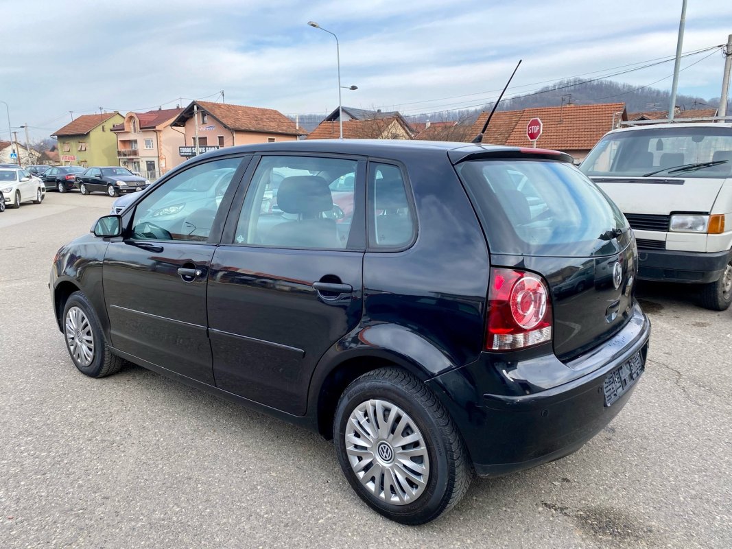 Automobil