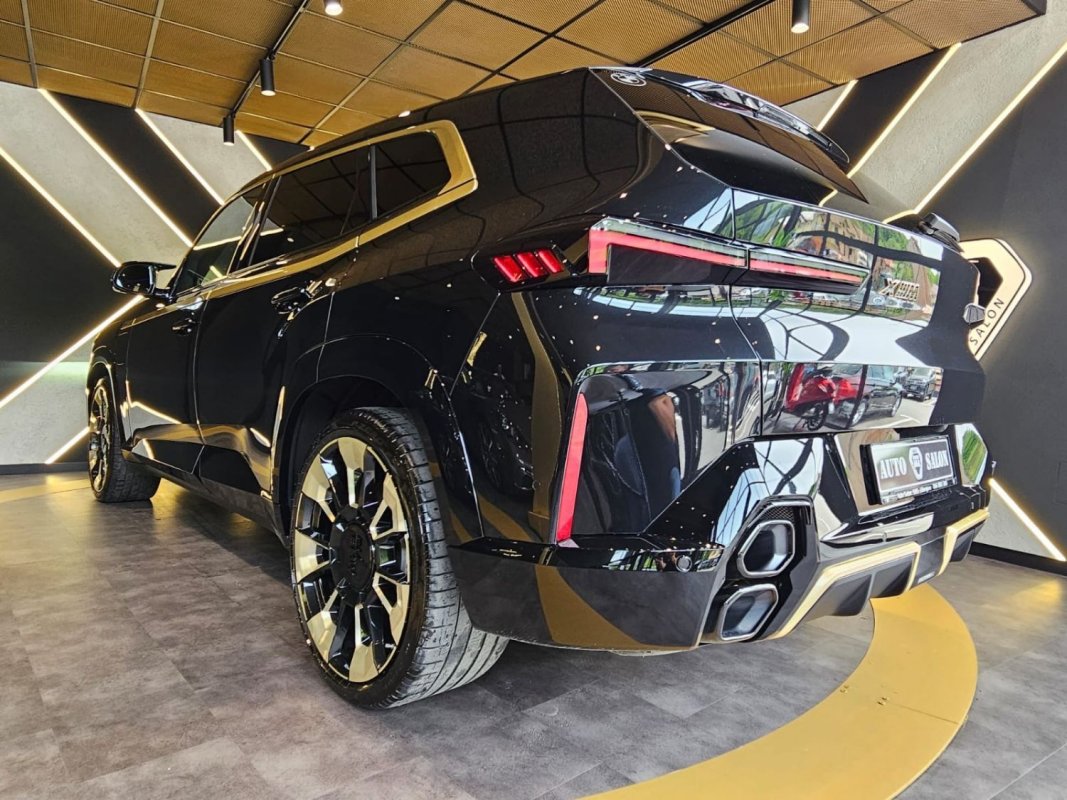 Automobil